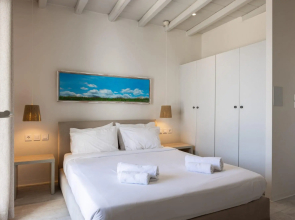 Luxury House with Private Jacuzzi 2A