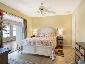 232 South Harbor Upstairs 3 Bedroom Apts by RedAwning
