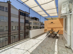 Central Flat With Balcony and Terrace in Muratpasa