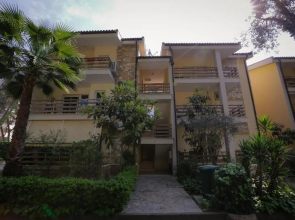 Pine-Tree Apt w/ Private Garden 50 m from the Sea