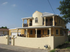 Maya's Bajan Villas - Unit B