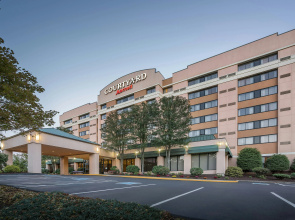 Courtyard By Marriott Shelton