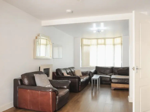 Room in Guest Room - Big Size Double Room in Coventry