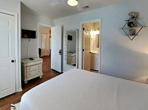 Hermitage by the Bay #202 - Bikinis on the Bay