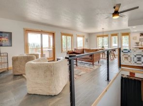 Mtn-view Getaway w/ Spacious Deck in Republic!