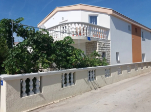 Apt Brana, 30 M From The Sea, Vir Island