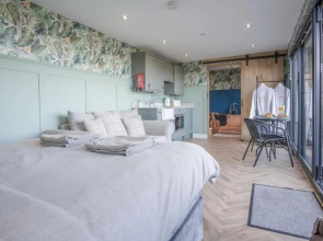 The Langland Bay Lookout - 1 Bed Cabin - Landimore