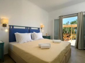 Kaliva Country House with private beach access and pool