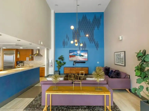 SuitesRUs Apart Hotel at Glendale