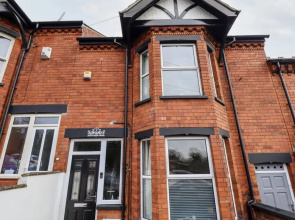 Luxury Lincoln Home - Sleeps 8 - Hot Tub - Pets