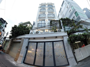 Smiley Apartment 8