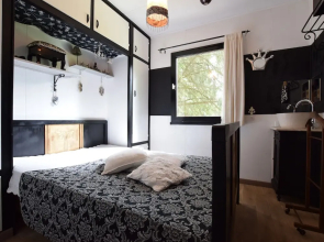 Chalet & Gypsy Caravan in Green & Peaceful Environment near Houffalize