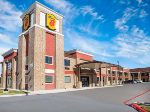 Super 8 by Wyndham Humble/Fallcreek/Houston