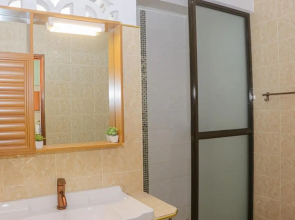 Private PENTHOUSE Apartment WIFI Streaming Sports and Parking