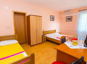 Bravo - 100 m From Beach - SA4