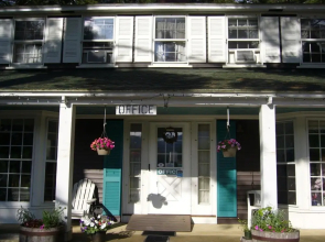 White Trellis Motel