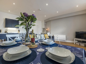 Sea Legs - 2 Bedroom Apartment - Windsor House - Tenby