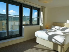 1 Bedroom Penthouse Apartment Near Murrayfield Sleeps 4