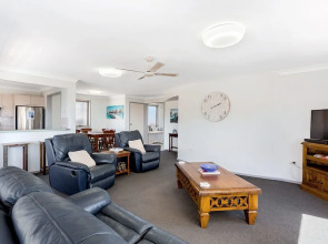 Ronald Avenue, Unit 2/36