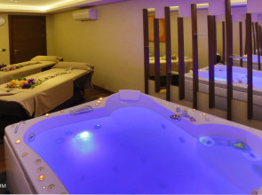 Royal Stay Palace Hotel