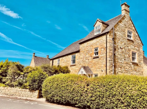 Cotswold Chic Retreats "Cloud Nine" 5 Star Chipping Campden-Parking-Garden