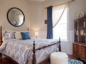 Modern Apartment Near Forsyth