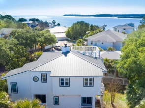 Tybee Island Home w/ Rooftop & Ocean Views!