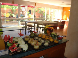 Chic & Basic Velvet Hotel