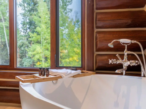 Townhome on the Creek 135 by Avantstay Ski In/ Ski Out Home w/ Hot Tub