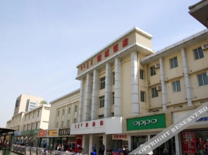 Baotou Gangcheng Hotel (Baobai Wangfujing Branch)(包头钢城酒店（包百王府井店）)