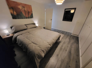 Charming 2-bed Apartment in Grays