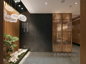 Qianna Hotel (Zhengzhou Erqi Square David City)