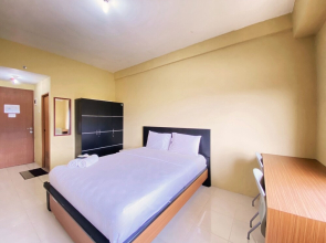 Cozy And Homey Studio Room At Pinewood Apartment