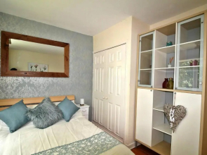 Large Balcony Apartment - Town & Races -2 Dbl Beds