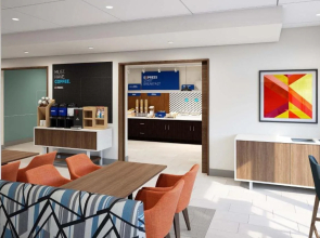 Holiday Inn Express & Suites Waynesboro East by IHG