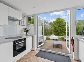 White Cottage Stunning Contemporary 2 bedroom 2 ensuite Annex with Hot Tub