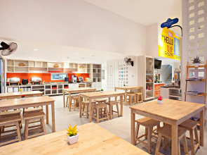 Отель Recenta Suite Phuket Suanluang