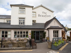 The Beaufort Raglan