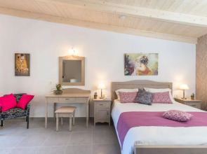 Sea View Village - Studios & Apartments