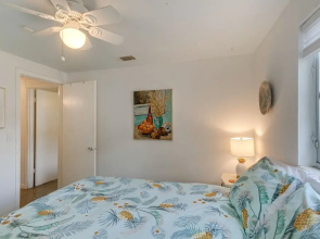 Cozy St Simons Island Cottage - Close to Beaches!
