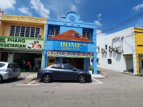 OYO 89728 Home Guesthouse & Cafe