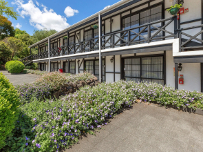 Kingswood Manor Motel