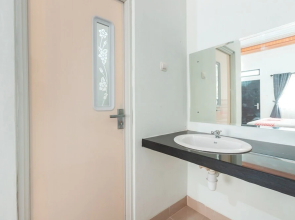 Trans Hotel by OYO Rooms