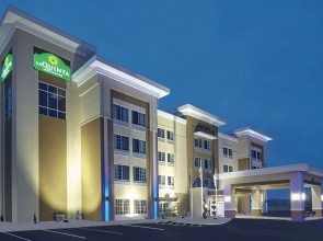 La Quinta Inn & Suites by Wyndham Springfield IL