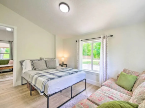 Bright Home w/ Fire Pit, Near Back 40 Trail!