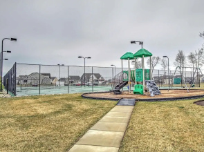 5 Mi to Bethany Beach: Modern Gem w/ Pool Access!