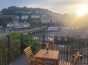 Seaside Escape at Looe Cottage