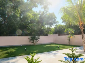 Shanqiu Villa Residence (Wanning Shimei Bay Island Tourist Road)