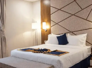 The Palace Hotel Suites 7