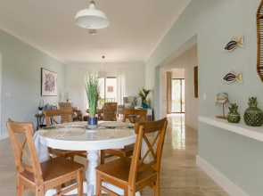 Cozy 2-bedroom Apartment in Private Complex With Pool With Free Shuttle to the Beach